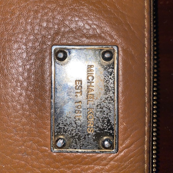 Large Michael Kors Wallet - Picture 3 of 5